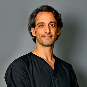 Dr. Julián Sesín, DDS